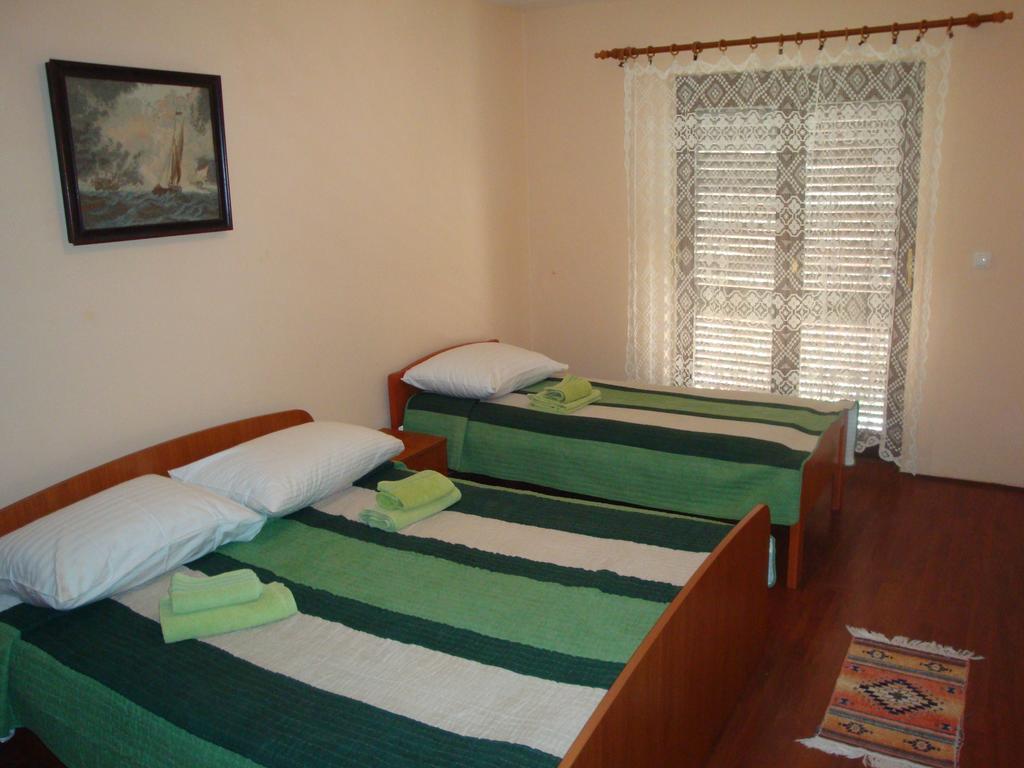 Apartments Vukelic Starigrad Paklenica Extérieur photo