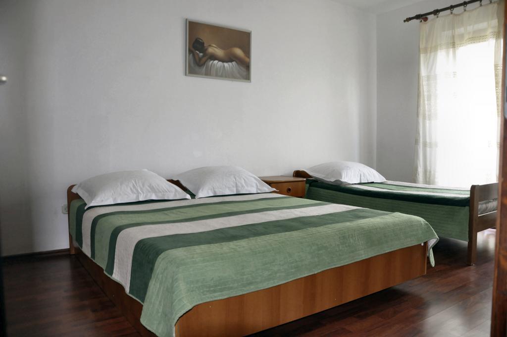 Apartments Vukelic Starigrad Paklenica Extérieur photo