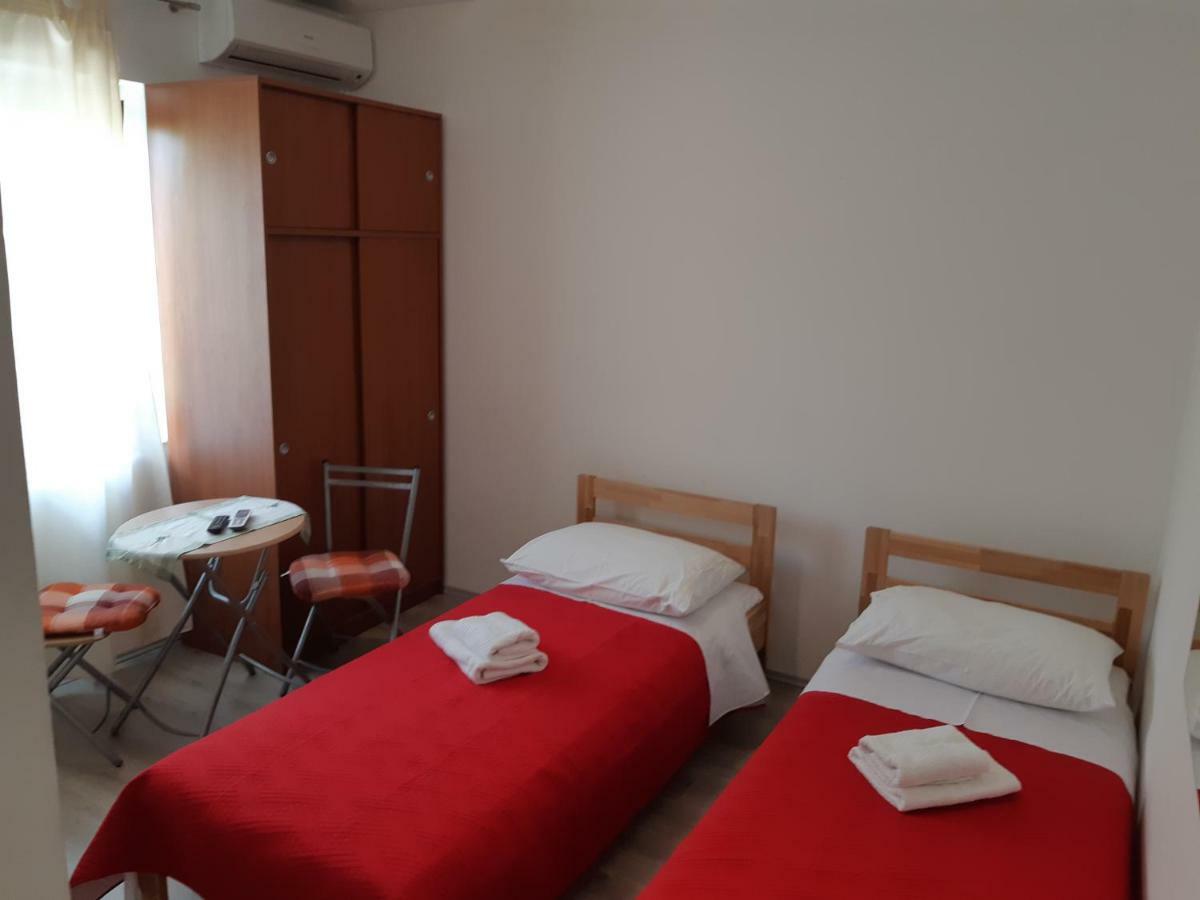 Apartments Vukelic Starigrad Paklenica Extérieur photo