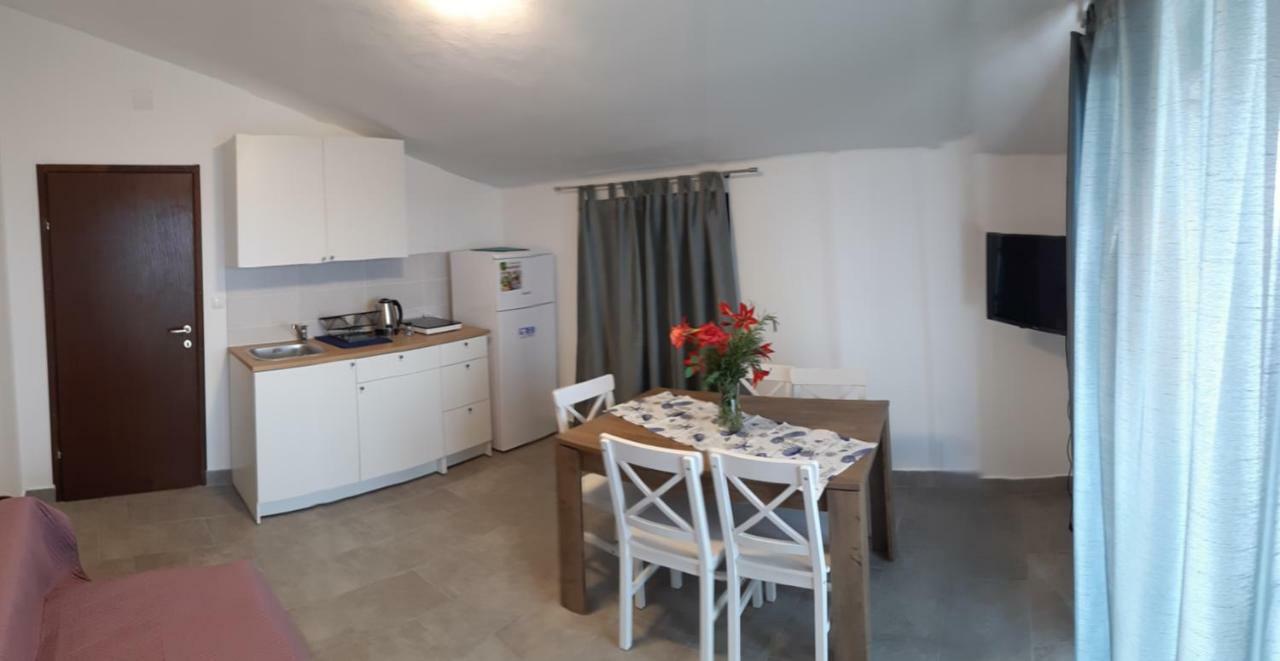 Apartments Vukelic Starigrad Paklenica Extérieur photo