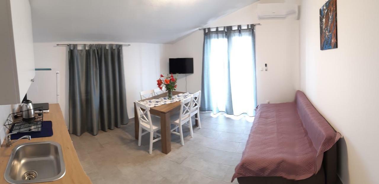 Apartments Vukelic Starigrad Paklenica Extérieur photo