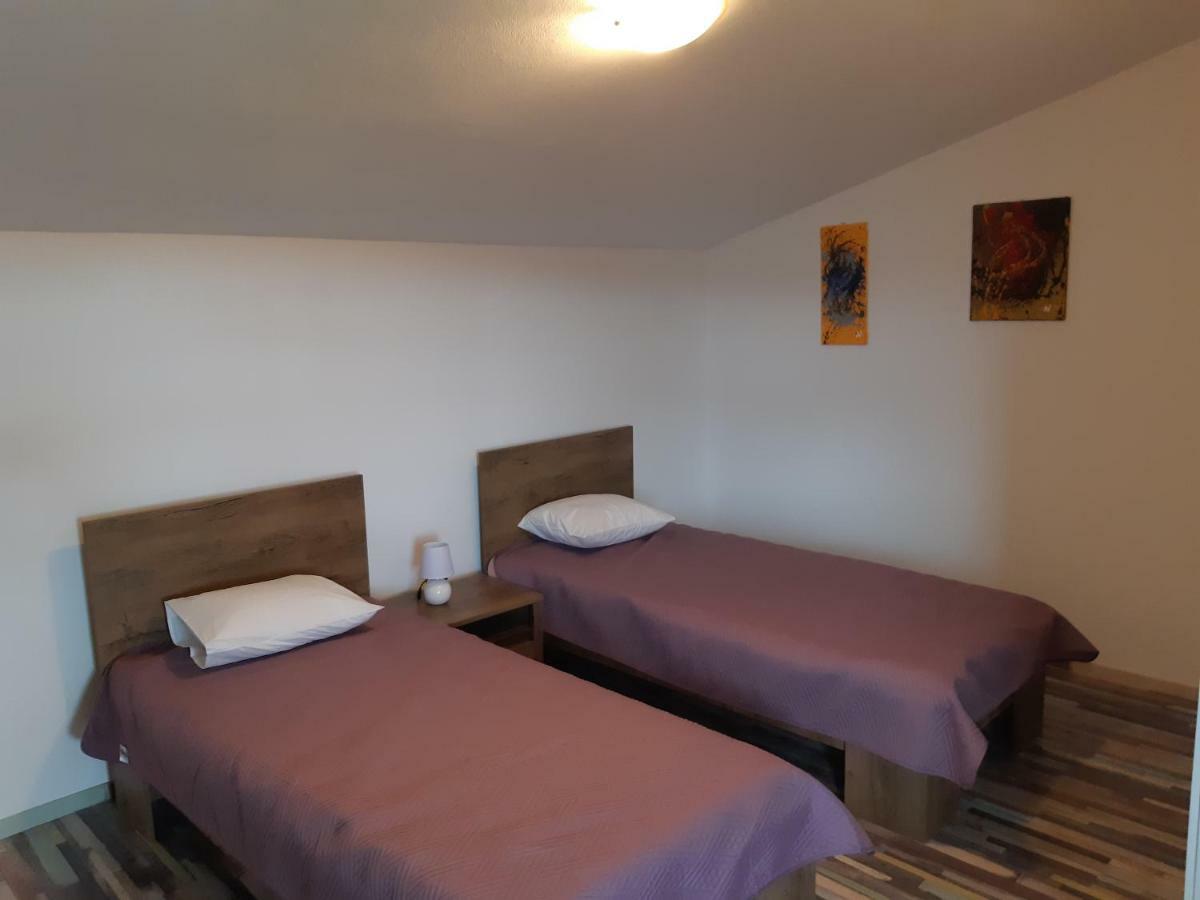 Apartments Vukelic Starigrad Paklenica Extérieur photo