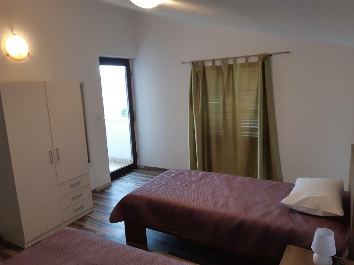 Apartments Vukelic Starigrad Paklenica Extérieur photo