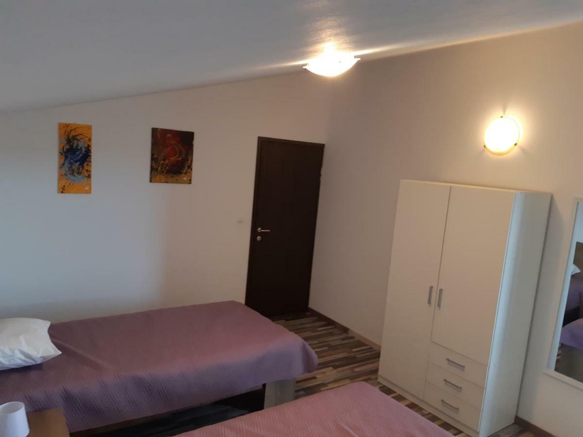 Apartments Vukelic Starigrad Paklenica Extérieur photo