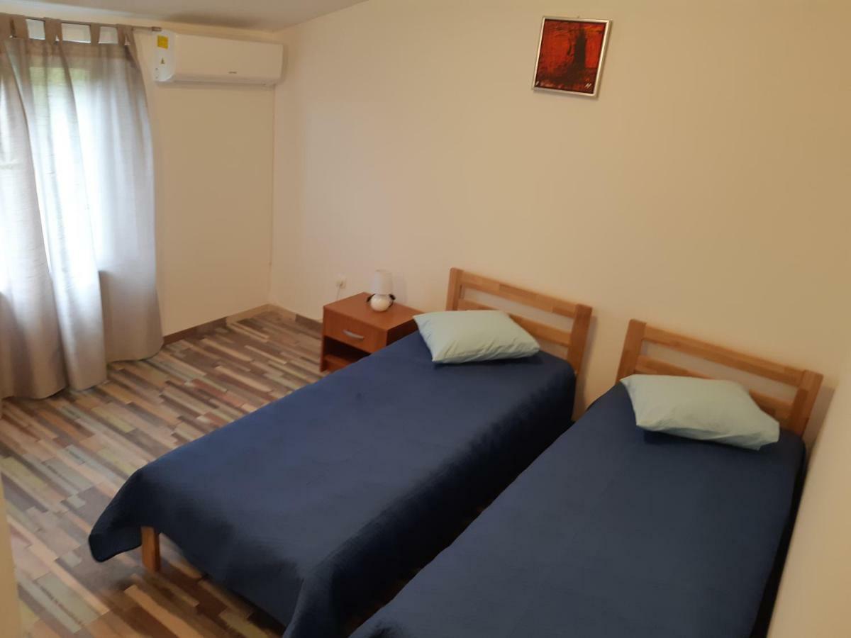 Apartments Vukelic Starigrad Paklenica Extérieur photo